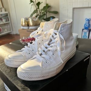 White Converse Chuck Taylor II